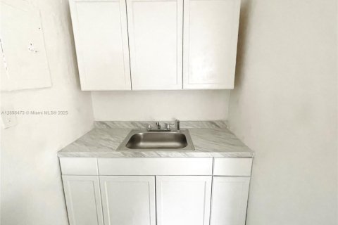 Снять в аренду виллу или дом в Халландейл-Бич, Флорида 1 спальня, № 1948895 - фото 8