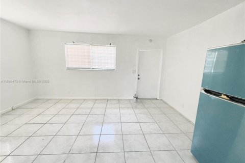 Снять в аренду виллу или дом в Халландейл-Бич, Флорида 1 спальня, № 1948895 - фото 5