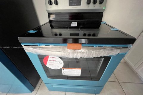 Снять в аренду виллу или дом в Халландейл-Бич, Флорида 1 спальня, № 1948895 - фото 10