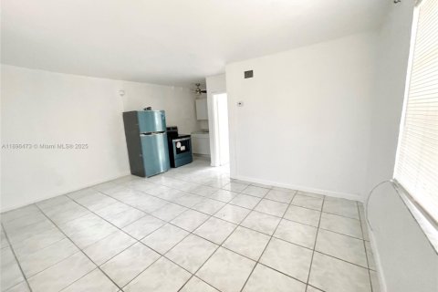 Снять в аренду виллу или дом в Халландейл-Бич, Флорида 1 спальня, № 1948895 - фото 6