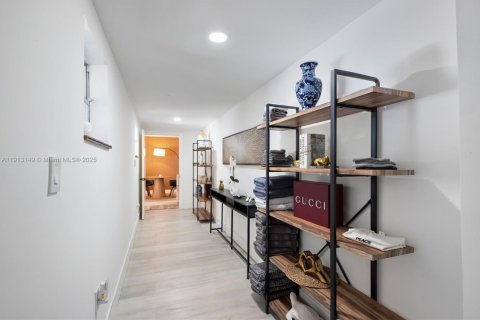 Villa ou maison à vendre à Hollywood, Floride: 5 chambres, 232.44 m2 № 2015834 - photo 6