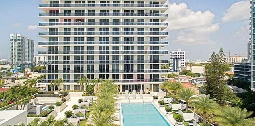 Кондоминиум с 3 спальнями в Майами, Флорида № 2034578