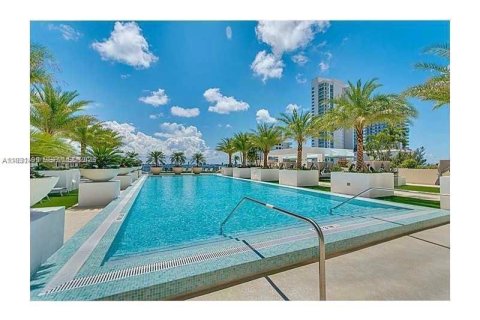 Снять в аренду кондоминиум в Майами, Флорида 3 спальни, 143.72м2, № 2034578 - фото 4