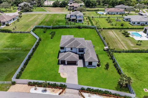 House in Southwest Ranches, Florida 6 bedrooms, 484.58 sq.m. № 1857077 - photo 2