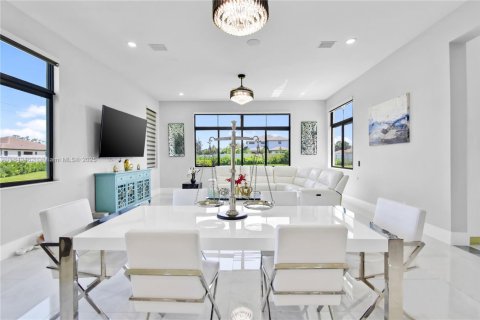 House in Southwest Ranches, Florida 6 bedrooms, 484.58 sq.m. № 1857077 - photo 9