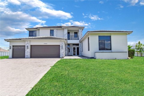House in Southwest Ranches, Florida 6 bedrooms, 484.58 sq.m. № 1857077 - photo 1
