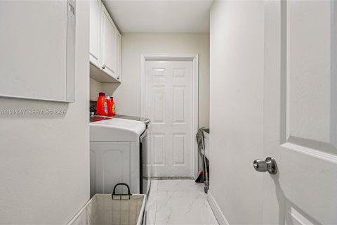 Villa ou maison à vendre à Weston, Floride: 4 chambres, 243.87 m2 № 2001428 - photo 23