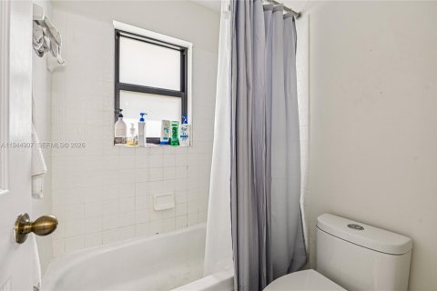 Villa ou maison à vendre à Weston, Floride: 4 chambres, 243.87 m2 № 2001428 - photo 25