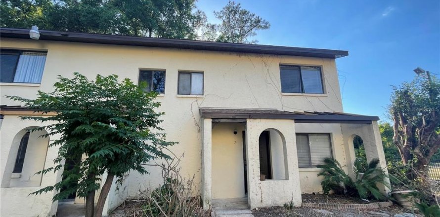 Condominio en Gainesville, Florida, 3 dormitorios № 2099373