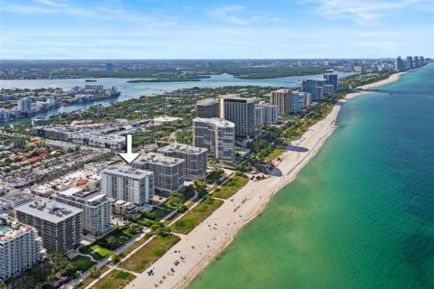 Condo in Surfside, Florida, 3 bedrooms  № 1807843 - photo 30