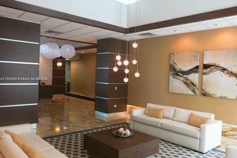 Condo in Surfside, Florida, 3 bedrooms  № 1807843 - photo 26