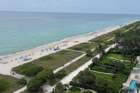 Condo in Surfside, Florida, 3 bedrooms  № 1807843 - photo 2