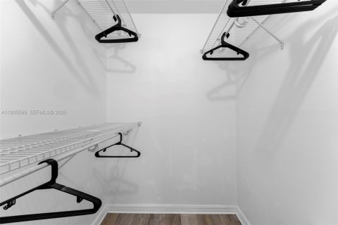 Condominio en alquiler en Fort Lauderdale, Florida, 2 dormitorios, 68.75 m2 № 1993718 - foto 23