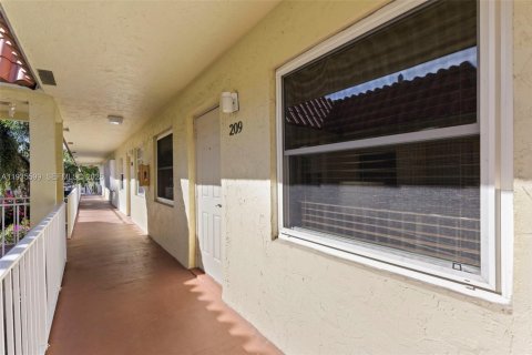 Condominio en alquiler en Fort Lauderdale, Florida, 2 dormitorios, 68.75 m2 № 1993718 - foto 29