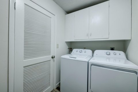 Immobilier commercial à vendre à Fort Pierce, Floride: 285.21 m2 № 956628 - photo 1