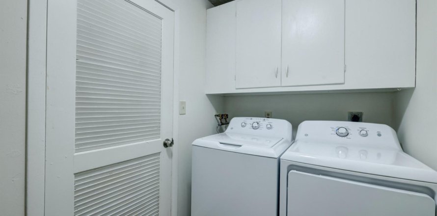 Immobilier commercial à Fort Pierce, Floride 285.21 m2 № 956628