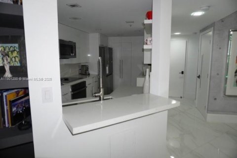 Condo in Miami, Florida, 3 bedrooms  № 1953158 - photo 29