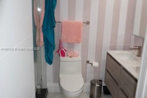 Condo in Miami, Florida, 3 bedrooms  № 1953158 - photo 15