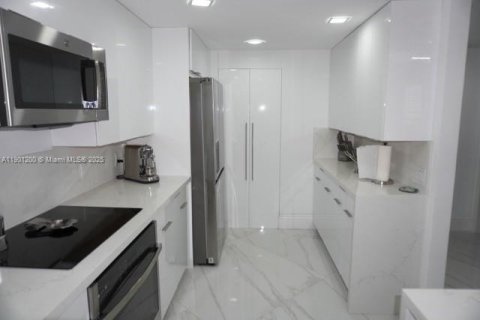 Condo in Miami, Florida, 3 bedrooms  № 1953158 - photo 8