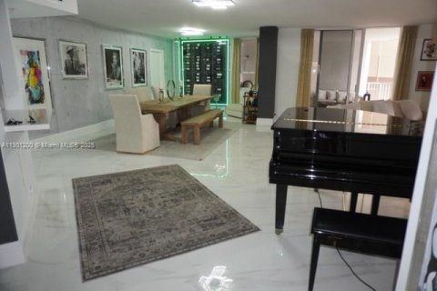 Condo in Miami, Florida, 3 bedrooms  № 1953158 - photo 16