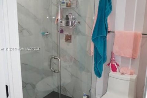 Condo in Miami, Florida, 3 bedrooms  № 1953158 - photo 5
