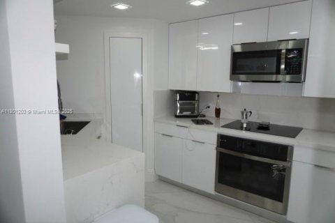 Condo in Miami, Florida, 3 bedrooms  № 1953158 - photo 9