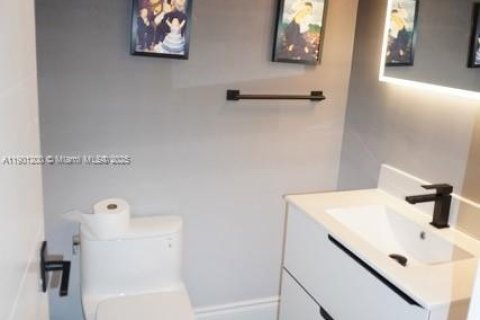 Condo in Miami, Florida, 3 bedrooms  № 1953158 - photo 19