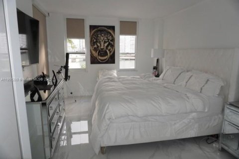 Condo in Miami, Florida, 3 bedrooms  № 1953158 - photo 25