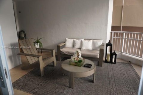Condo in Miami, Florida, 3 bedrooms  № 1953158 - photo 13
