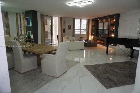 Condo in Miami, Florida, 3 bedrooms  № 1953158 - photo 17