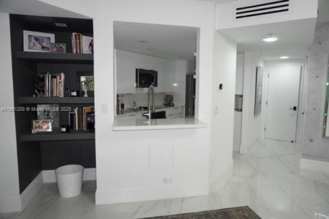 Condo in Miami, Florida, 3 bedrooms  № 1953158 - photo 30