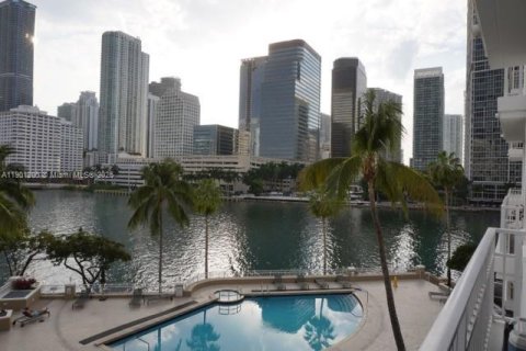 Condo in Miami, Florida, 3 bedrooms  № 1953158 - photo 1