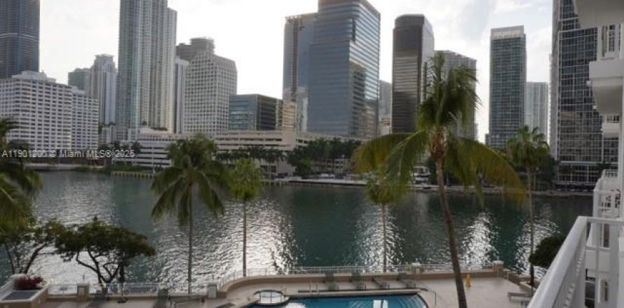 Condo in Miami, Florida, 3 bedrooms  № 1953158