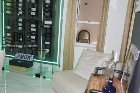 Condo in Miami, Florida, 3 bedrooms  № 1953158 - photo 27