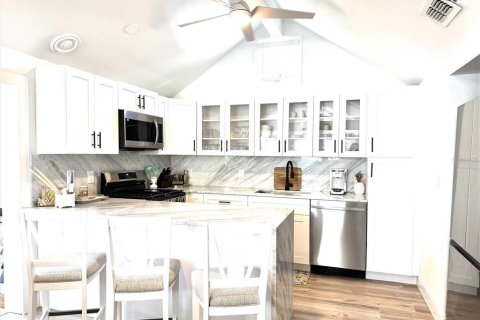 Casa en alquiler en Longboat Key, Florida, 2 dormitorios, 216.56 m2 № 1681400 - foto 8