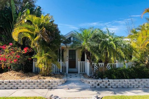 Casa en alquiler en Longboat Key, Florida, 2 dormitorios, 216.56 m2 № 1681400 - foto 1