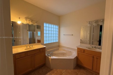 House in Boynton Beach, Florida 3 bedrooms, 160.44 sq.m. № 2038667 - photo 6