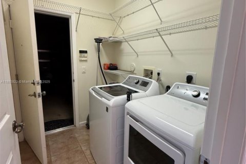 House in Boynton Beach, Florida 3 bedrooms, 160.44 sq.m. № 2038667 - photo 24