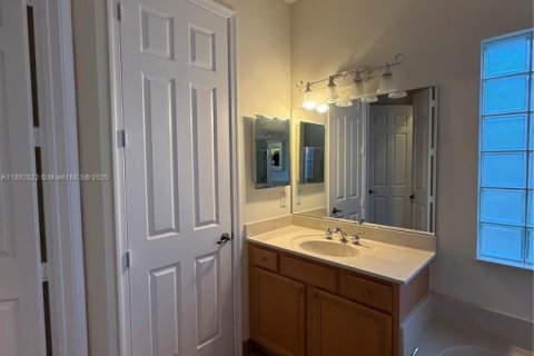 House in Boynton Beach, Florida 3 bedrooms, 160.44 sq.m. № 2038667 - photo 4