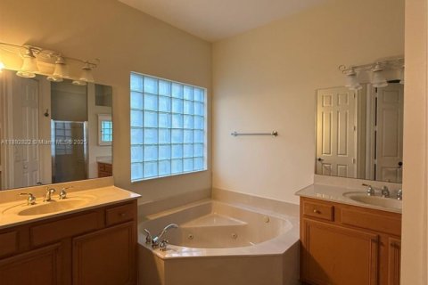 House in Boynton Beach, Florida 3 bedrooms, 160.44 sq.m. № 2038667 - photo 7