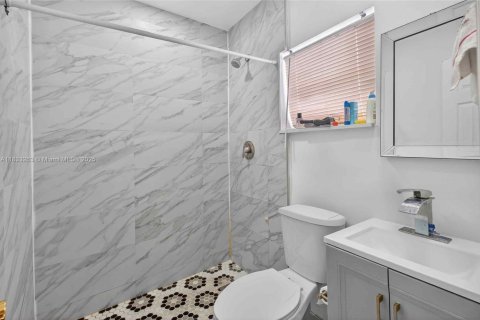 House in Miami, Florida 4 bedrooms, 154.12 sq.m. № 1814608 - photo 12