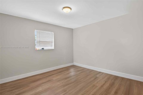 House in Miami, Florida 4 bedrooms, 154.12 sq.m. № 1814608 - photo 16