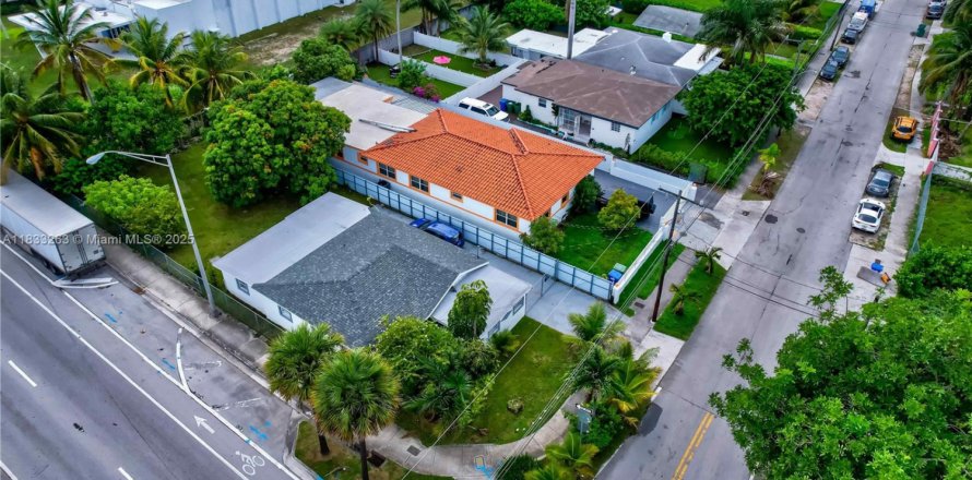 House in Miami, Florida 4 bedrooms, 154.12 sq.m. № 1814608