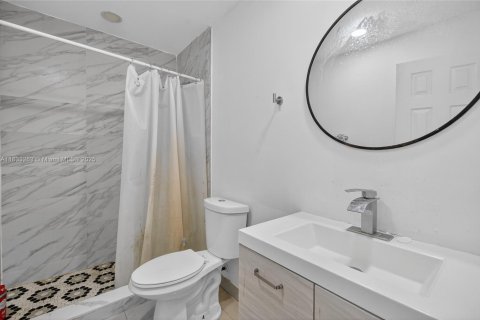 House in Miami, Florida 4 bedrooms, 154.12 sq.m. № 1814608 - photo 20
