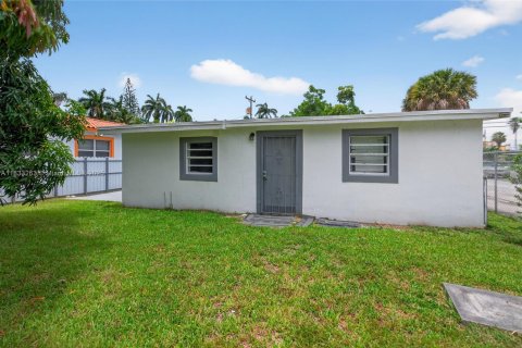 House in Miami, Florida 4 bedrooms, 154.12 sq.m. № 1814608 - photo 29