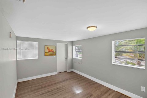 House in Miami, Florida 4 bedrooms, 154.12 sq.m. № 1814608 - photo 10