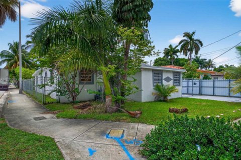 House in Miami, Florida 4 bedrooms, 154.12 sq.m. № 1814608 - photo 26