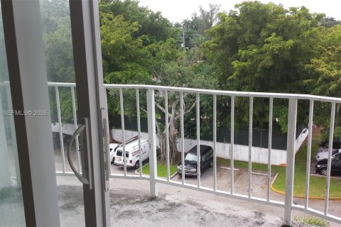 Снять в аренду кондоминиум в Майами, Флорида 2 спальни, 109.16м2, № 2026931 - фото 5