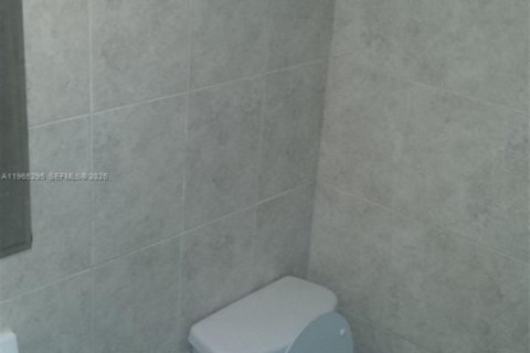 Снять в аренду кондоминиум в Майами, Флорида 2 спальни, 109.16м2, № 2026931 - фото 30