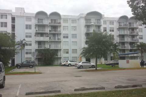 Кондоминиум с 2 спальнями в Майами, Флорида № 2026931